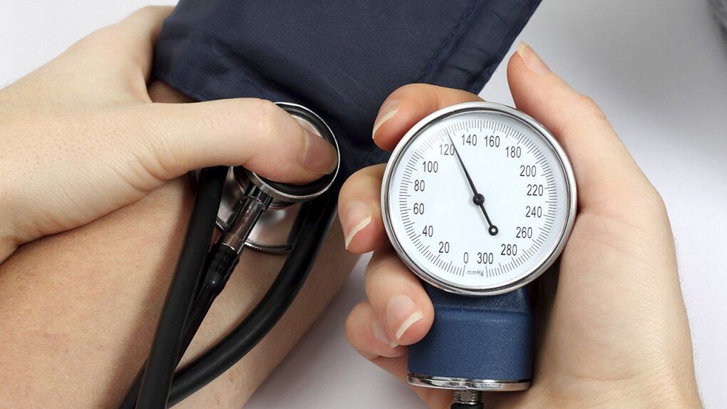 Medición da presión arterial para a hipertensión